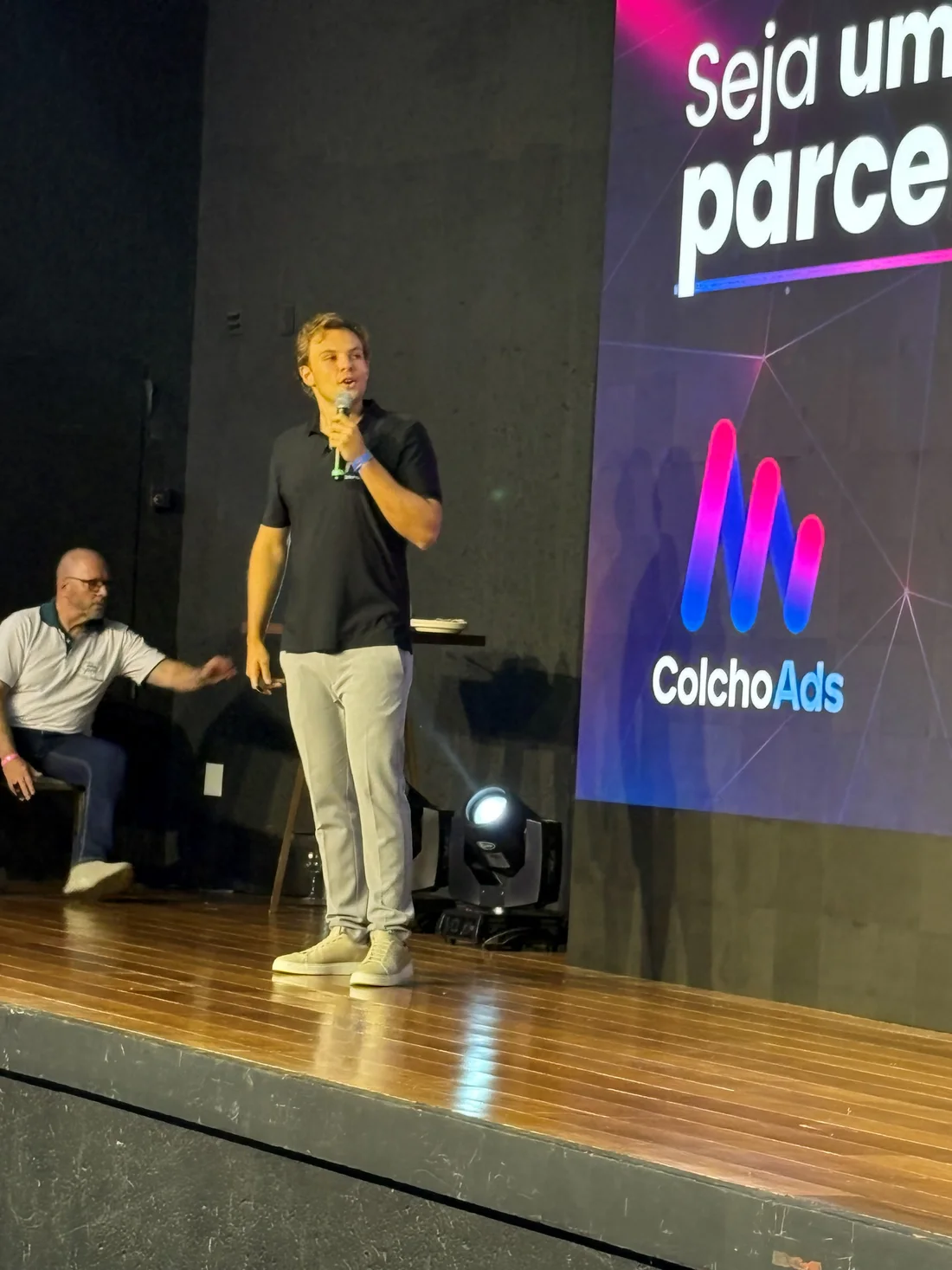 Convite para lojistas se tornarem parceiros da ColchoAds